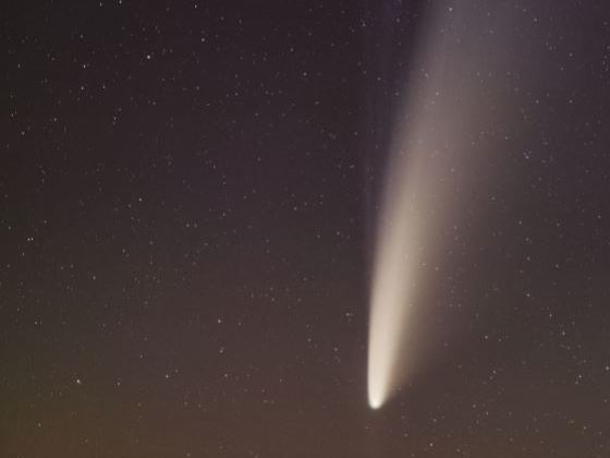 來自外太空的新朋友 肉眼可見的新彗星！
