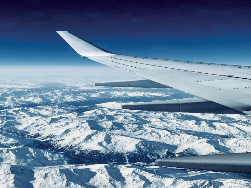 在高空環境會產生哪些生理問題？飛機上的人體秘辛大解析