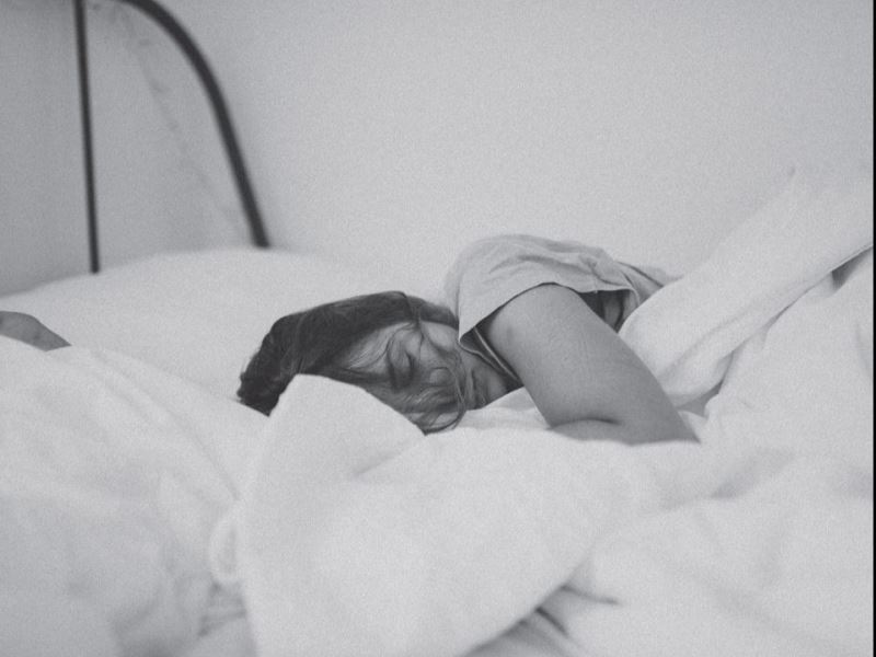 睡眠作息提早一個小時，就能降低憂鬱纏身的機會？