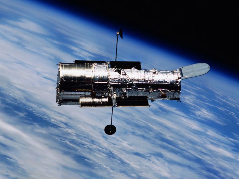 宇宙中的「超大質量暗星」？天文學家可能發現首顆「暗星」