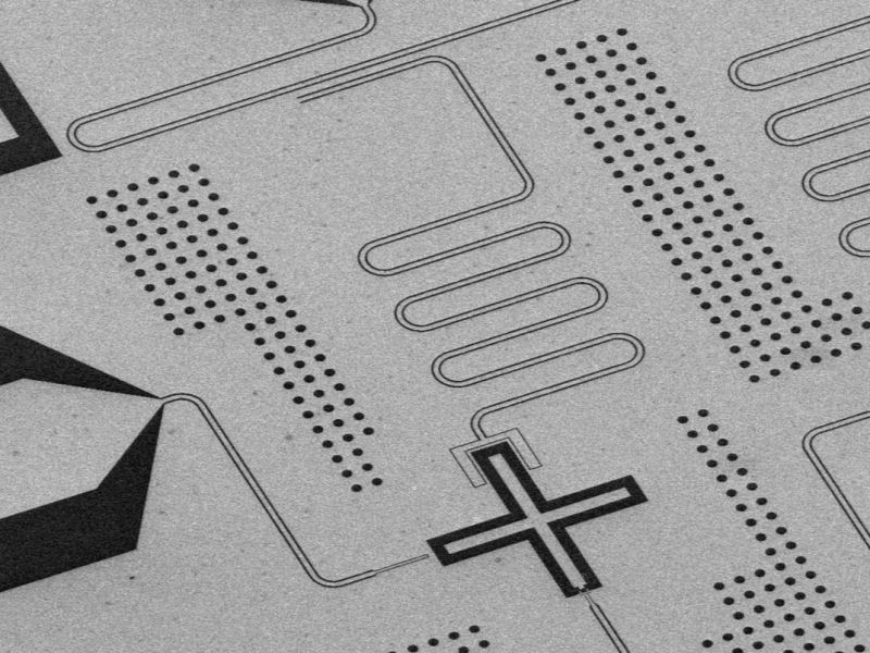 諾貝爾物理獎 從人造原子到量子電腦 2025年諾貝爾物理獎揭示的科研路徑